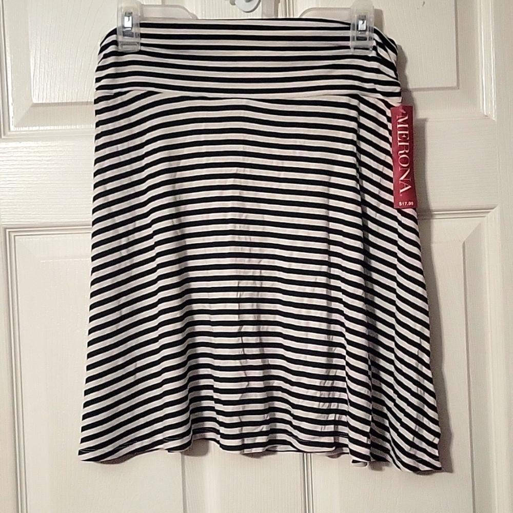 Womens skirt NWT sz Medium